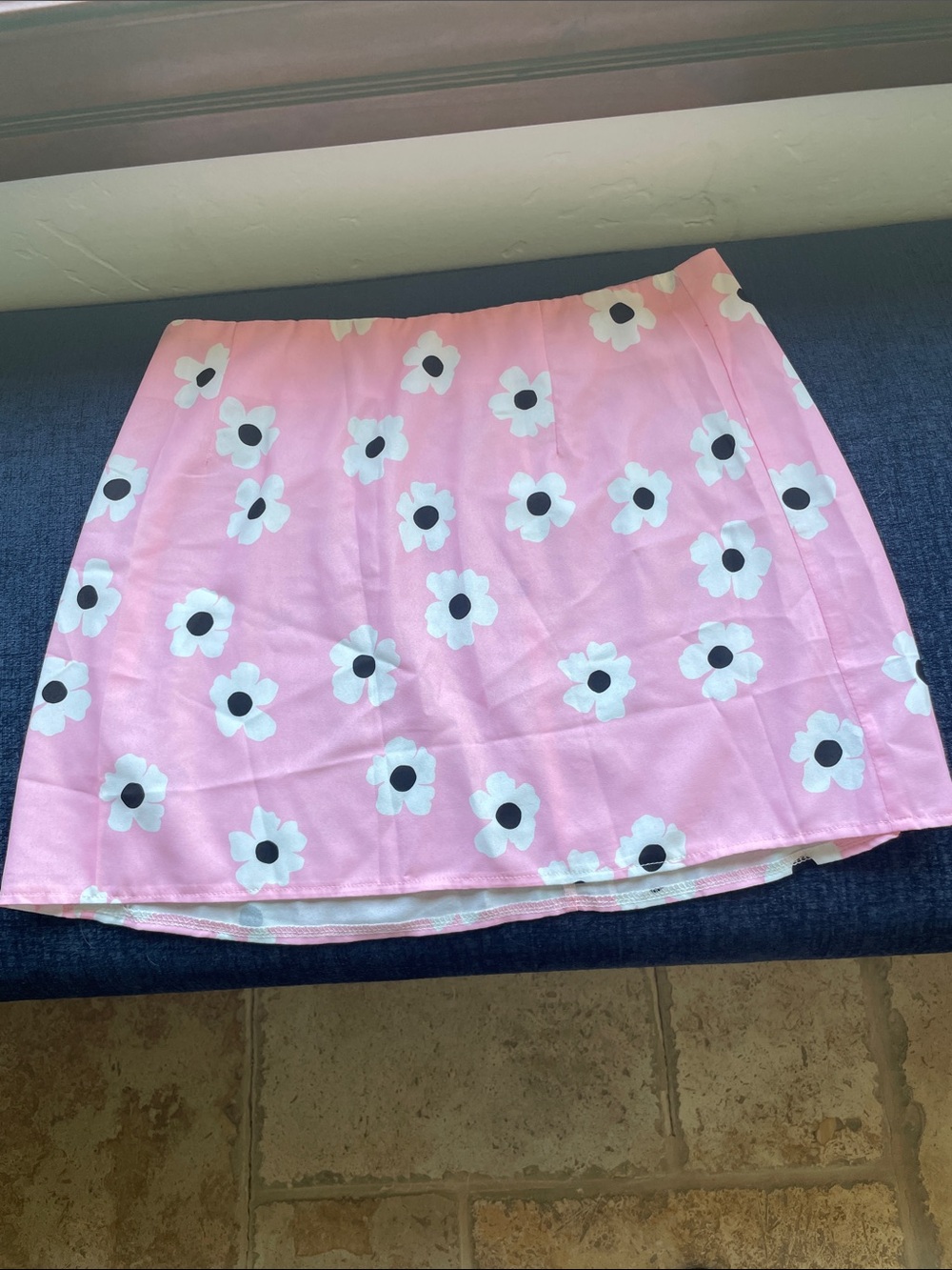 Princess Polly Pink Floral Mini Skirt with White Daisy Print EUC